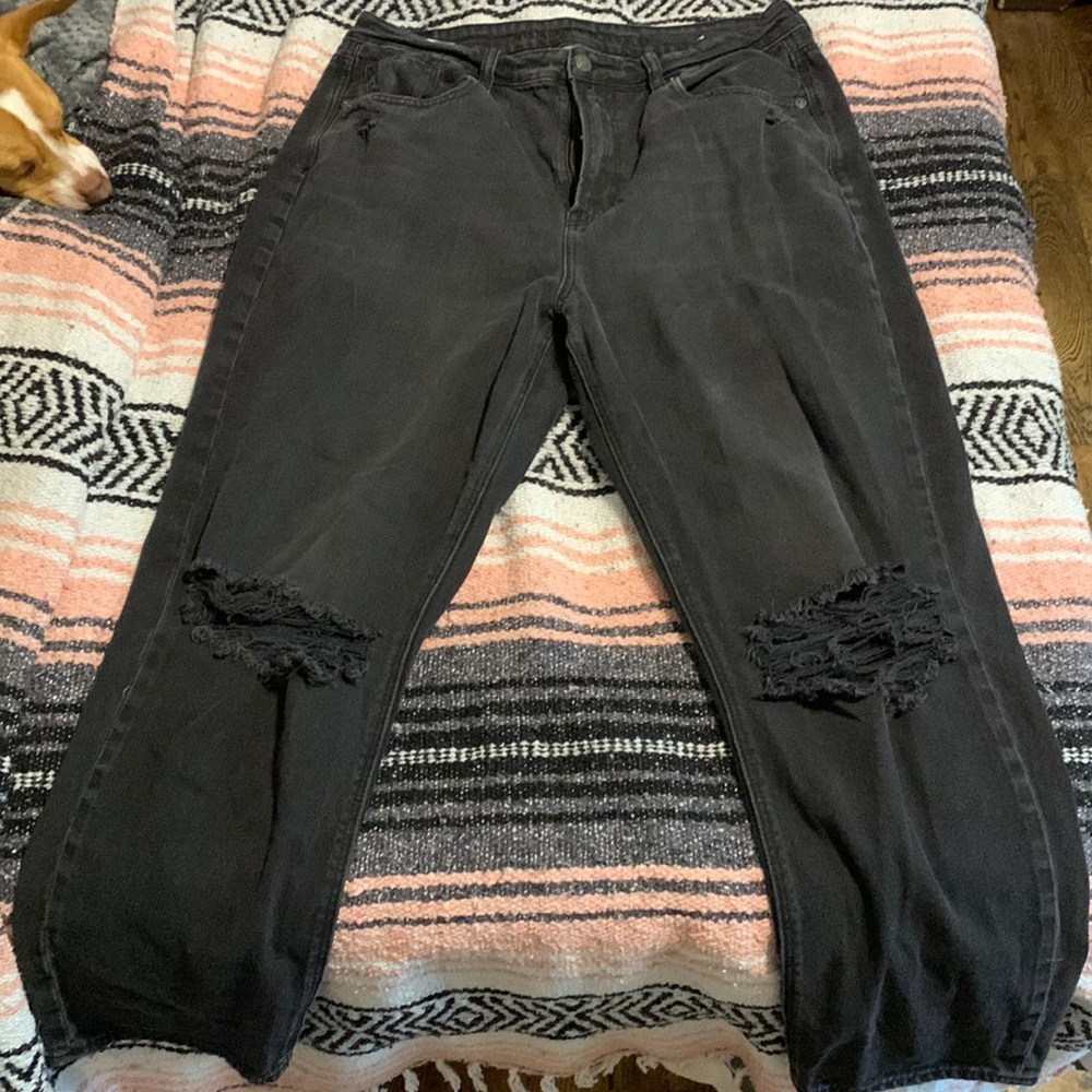 american eagle black ripped mom jeans!